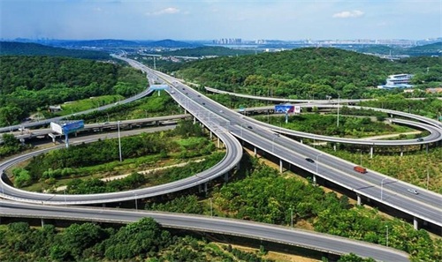 秦淮钢筋套筒应用于高速公路